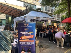 Warga Senang Bikin Paspor di CFD HI: Bantu yang Sibuk Hari Kerja
