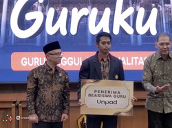 Mengabdi di Desa, Guru SD Pangandaran Raih Beasiswa Guruku Unpad