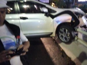Ada Kecelakaan, Lalin Tol Dalkot Slipi Arah Semanggi Macet Malam Ini