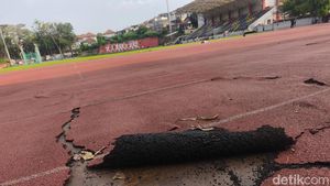 Jogging Track GOR TLJ Semarang Rusak, Lari Pagi Pun Tak Enak