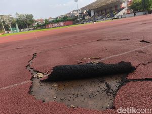 Jogging Track GOR TLJ Semarang Rusak, Lari Pagi Pun Tak Enak