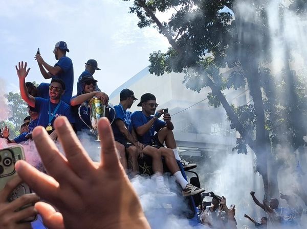 Penampakan Arak-arakan Persib di Tengah Lautan Bobotoh