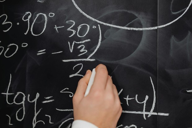 Jurusan kuliah matematika dikenal melatih kemampuan analisis dan pemecahan masalah. Beberapa miliarder dunia menggunakan kemampuan ini untuk membangun bisnis dan investasi besar.
