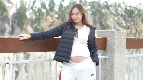 Momen Babymoon Nabilah Dozan ke Pegunungan Alpen