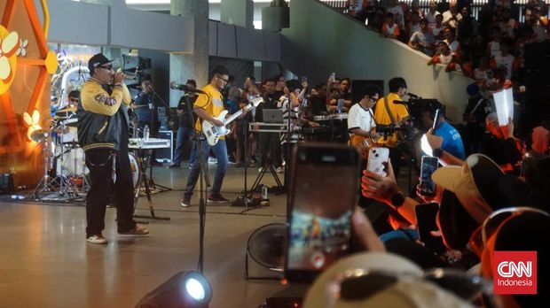 Ndarboy Genk Tutup Jogja Run D-City 2026 Ndarboy Genk menutup rangkaian acara Jogja Run D-City (JRDC) 2026 yang menjadi bagian dari Jogja Financial Festival di Gelanggang Inovasi dan Kreativitas (GIK) UGM, Sleman, DIY, Minggu (25/5) pagi.