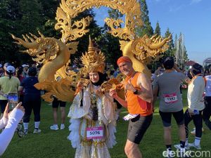 Full Effort, Ada Peserta Jogja Run D-City Lari Pakai Kostum Naga Bobot 10 Kg