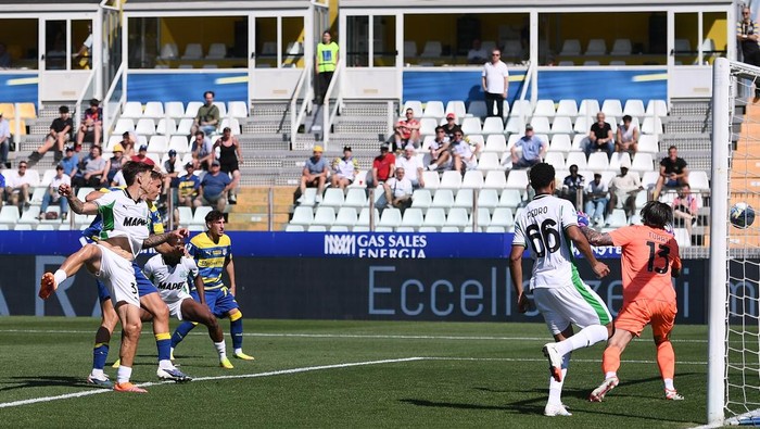 PARMA, ITALY - MAY 24: Mateo Pellegrino of Parma Calcio 1913 scores his teams first goal during the Serie A match between Parma Calcio 1913 and US Sassuolo Calcio at Stadio Ennio Tardini on May 24, 2026 in Parma, Italy. (Photo by Alessandro Sabattin