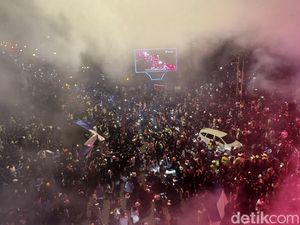 Sampah Malam Perayaan Juara Persib di Bandung Tembus 7 Truk