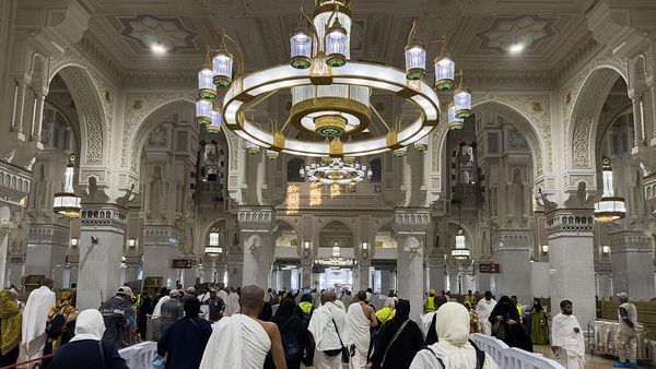 Wajah Baru Langit-langit Masjidil Haram yang Makin Canggih Pakai Smart System