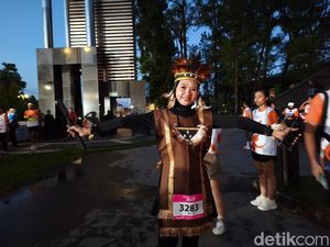 Fitri Jauh-jauh dari Bandung Ikut Jogja Run D-City Pakai Kostum Papua
