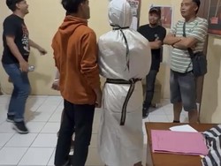 Pocong di Kediri Diringkus Warga dan Polisi karena Ternyata Lakukan Ini