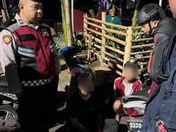 Polisi Tangkap 3 Remaja Hendak Tawuran di Jakpus, 2 Sajam Disita