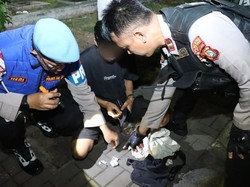 11 Orang di Jakpus Ditangkap Usai Kedapatan Bawa Sajam-Obat Terlarang