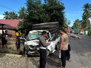 Tabrakan Beruntun 3 Mobil di Jalan Poros Bone-Wajo, 1 Sopir Terjepit