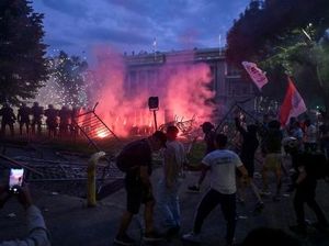 Warga Demo Antipemerintah di Serbia, Tuntut Pemilu Dipercepat