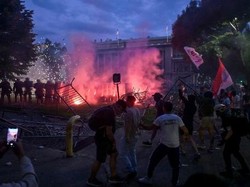 Warga Demo Antipemerintah di Serbia, Tuntut Pemilu Dipercepat
