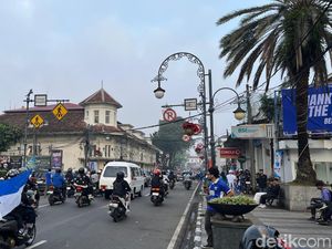 Bobotoh Padati Jalan Asia Afrika Jelang Konvoi Persib Juara