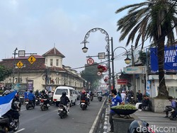 Bobotoh Padati Jalan Asia Afrika Jelang Konvoi Persib Juara