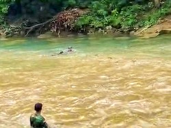 Detik-detik Mencekam Saat Caah Dengdeng Datang Curug Cikaso