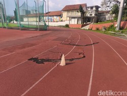 Trek Lari GOR TLJ Semarang Sobek-Bergelombang, Warga Sambat