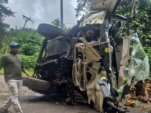 Truk Rem Blong Gagal Nanjak-Tabrak 2 Kendaraan di Morowali, 2 Orang Tewas