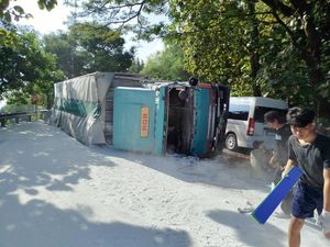Jalan Jogja-Wonosari Buka Tutup Imbas Truk Terguling di Piyungan