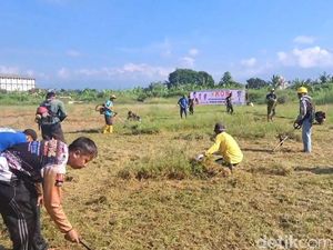 Tak Konvoi, Warga Tasik Bersih-bersih SOR Kaliki Rayakan Persib Juara