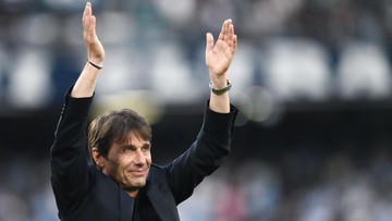 Dikaitkan dengan MU dan Juventus, Conte Masih Nikmati Liburan