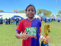 Ngalam Mbois: Adelice Gapai Mimpi Jadi Pemain Sepak Bola Putri Profesional