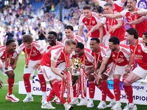 Bek Arsenal Ini Pede Bisa Juara Liga Inggris Beruntun