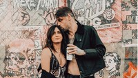 Penyanyi Band Metal Umumkan Jadi Gay, Istri Ajukan Cerai 2 Bulan Kemudian