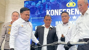Video: Barang Bukti Kabel Sutet Putus Pemicu Blackout di Sumatera