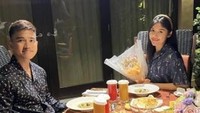 Romantis! Erina Gudono Kulineran Bareng Kaesang hingga Masak di Rumah