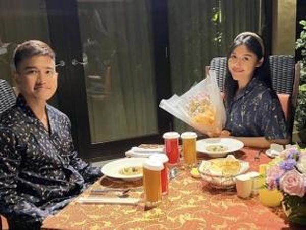 Romantis! Erina Gudono Kulineran Bareng Kaesang hingga Masak di Rumah