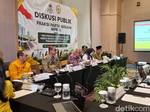 Golkar Minta Pemerintah Tangani Isu Guru Honorer-Dosen, Beri Standar Gaji