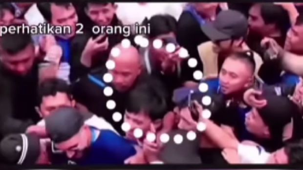 Terduga pelaku yang mencopet ponsel milik Frans Putros.