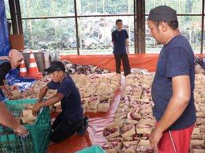 Pemprov DKI Minta Warga Pakai Besek untuk Pembagian Daging Kurban