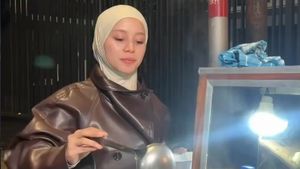 Intip Keseruan Lesti Kejora Jualan Bakso Keliling Pakai Motor