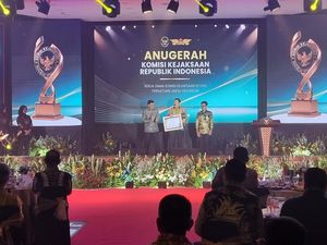 Jaksa Agung ST Burhanuddin Raih Penghargaan Luar Biasa dari Anugerah Komjak