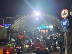 H-2 Idul Adha, Kemacetan di Pelabuhan Gilimanuk Mengular 950 Meter Malam Ini