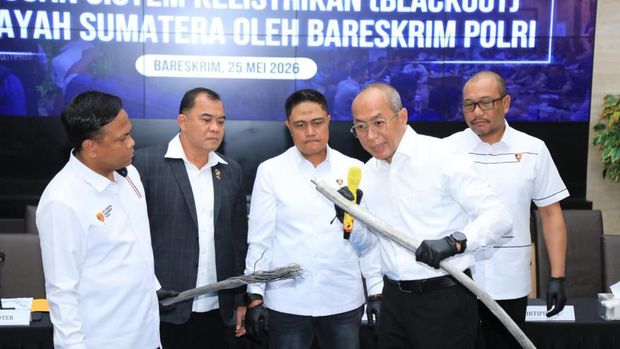 Konpres hasil investigasi gangguan sistem kelistrikan (BLACKOUT) di wilayah Sumatera oleh Bareskrim Polri Konpres hasil investigasi gangguan sistem kelistrikan (BLACKOUT) di wilayah Sumatera oleh Bareskrim Polri. (Dok. Bareskrim)