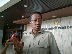 Revisi UU Polri Bahas Usia Pensiun, Menkum Sebut demi Keadilan