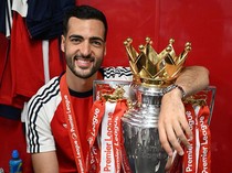 Kesan Merino Angkat Trofi EPL: Berat Juga!
