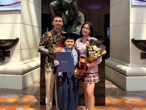 Jessica Iskandar Bangga El Barack Lulus SD Borong Nilai A