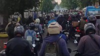 Cerita Pemotor Ramai-ramai Terobos Massa Tawuran Dekat Stasiun Klender