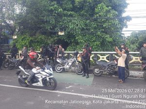 Tawuran Dekat Stasiun Klender Dibubarkan, Petasan hingga Busur Disita