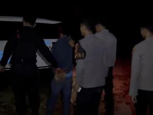 Pemuda Ini Tega Bakar Rumah Orang Tua gegara Tak Diberi Uang