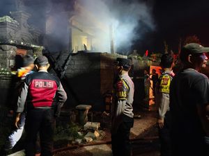 Rumah Joglo di Yeh Gangga Tabanan Terbakar, Mobil-Motor Ikut Dilalap Api