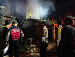 Rumah Joglo di Yeh Gangga Tabanan Terbakar, Mobil-Motor Ikut Dilalap Api