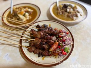 Sate Keroncong: Sate Kambing Tua Anti Prengus di Gang Jatinegara Sejak 1964